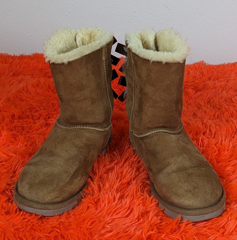 UGG Womens Bailey Bow Authentic Chestnut Brown Sheepskin Suede Casual Boot US 8